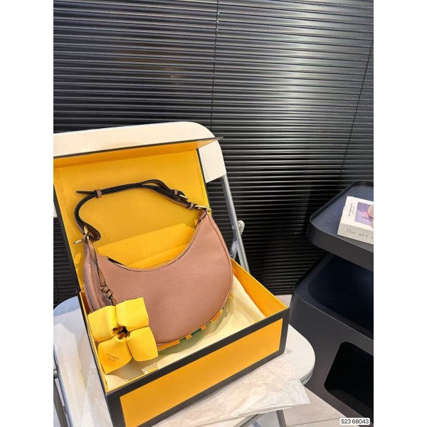 Brand bag high version Fendi half moon bag armpit bag factory direct sales free shipping 