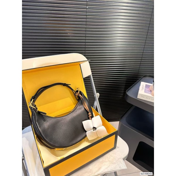 Brand bag high version Fendi half moon bag armpit bag factory direct sales free shipping