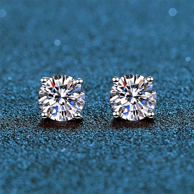 S925 Silver Earnail Mozambique Stone Earpiece Classic Four Claw Mozambique Diamond Earnail Precision Plated Platinum Temperament Minimally designed earrings