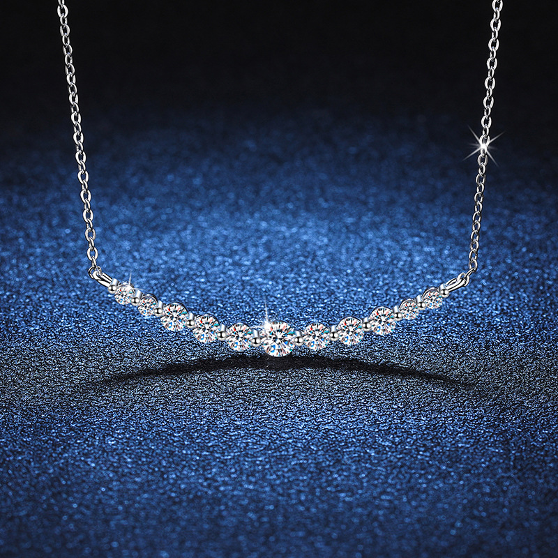 S925 pure silver collarbone chain women's moissanite smile necklace, light luxury and high-end 1.1 carat D-color moissanite diamond necklace