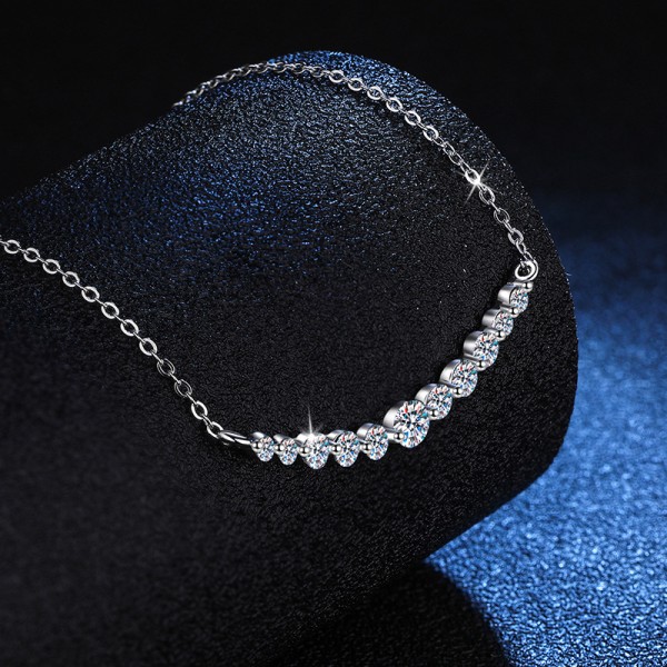 S925 pure silver collarbone chain women's moissanite smile necklace, light luxury and high-end 1.1 carat D-color moissanite diamond necklace