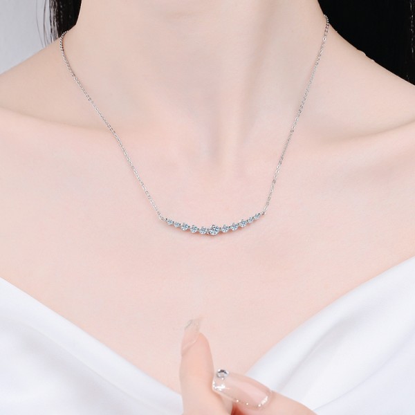 S925 pure silver collarbone chain women's moissanite smile necklace, light luxury and high-end 1.1 carat D-color moissanite diamond necklace