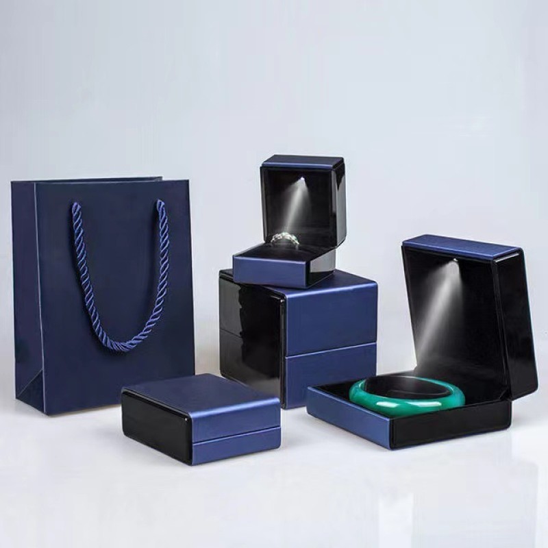 High end rings necklaces LED lights high-end jewelry storage gift boxs silver wiping cloth handbags jewelry packaging boxes