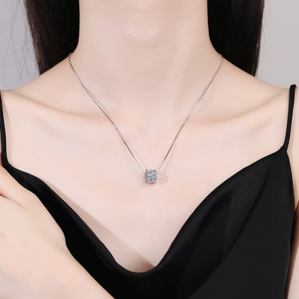 Full diamond moissanite necklace 925 sterling silver collarbone chain small waist necklace women's internet famous pendant D color moissanite diamond necklace