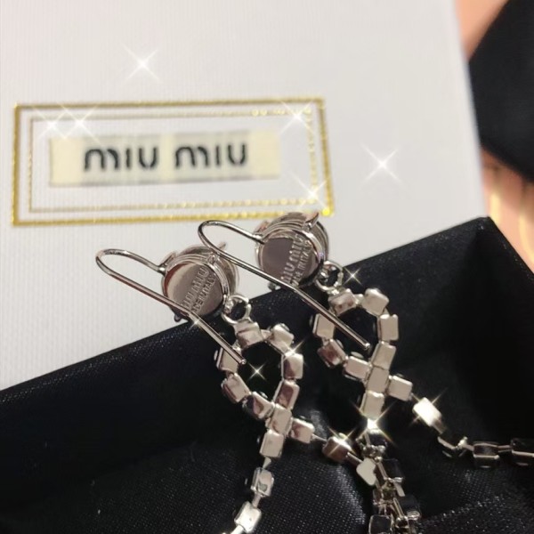 MIUMIU 8-shaped rhinestone earrings 