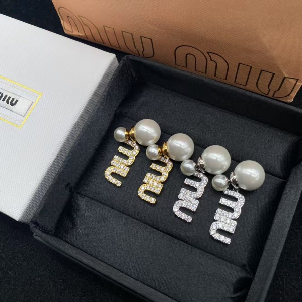 MIUMIU's new pearl earrings 