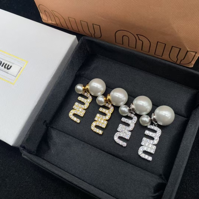 MIUMIU's new pearl earrings