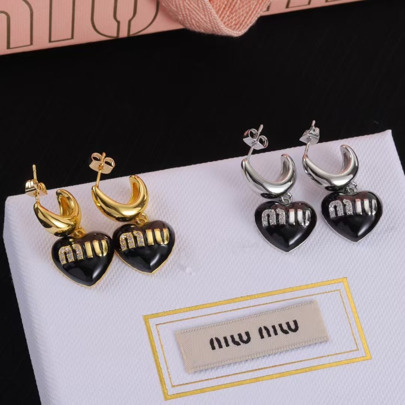 MIUMIU fashionable and exquisite heart-shaped earrings