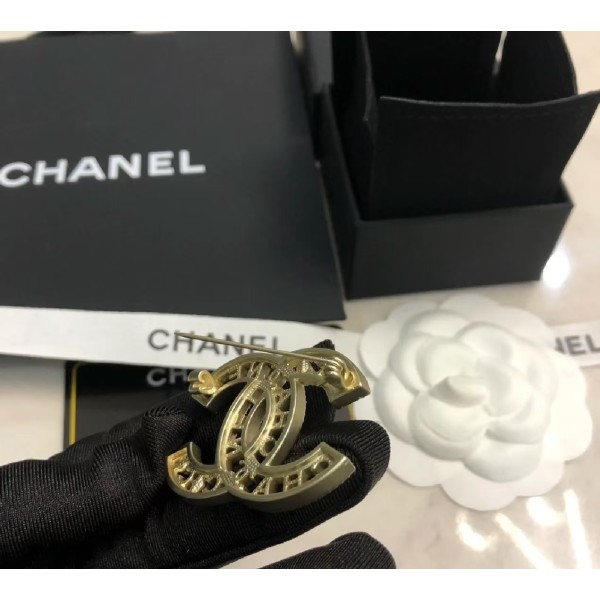 Classic brand Chanel brooch hollow pearl brooch factory direct sales free shipping