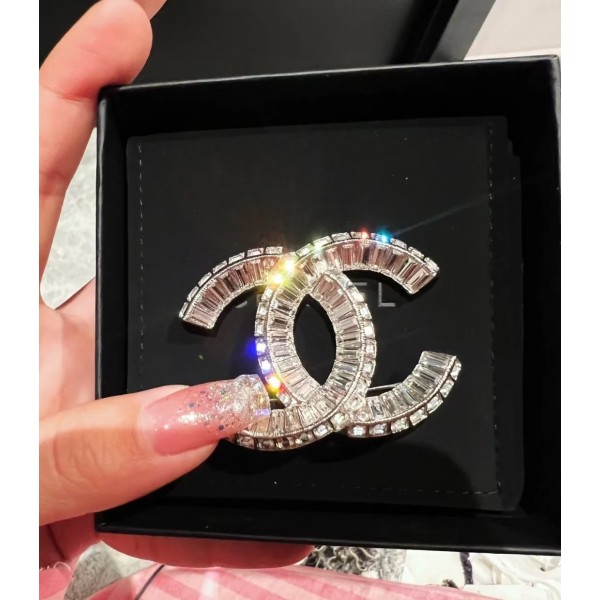 Classic brand Chanel brooch full diamond rectangular diamond brooch factory direct sales free shipping 