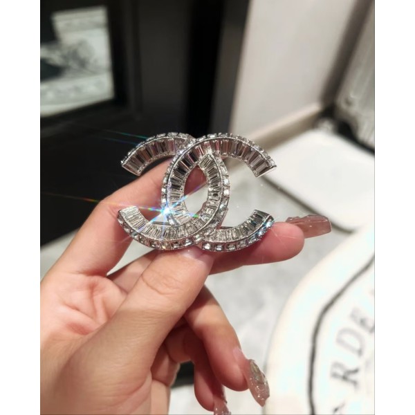 Classic brand Chanel brooch full diamond rectangular diamond brooch factory direct sales free shipping