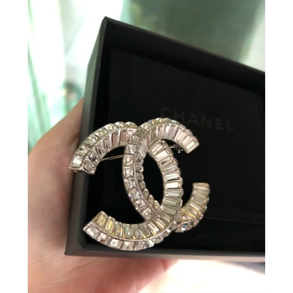 Classic brand Chanel brooch full diamond rectangular diamond brooch factory direct sales free shipping