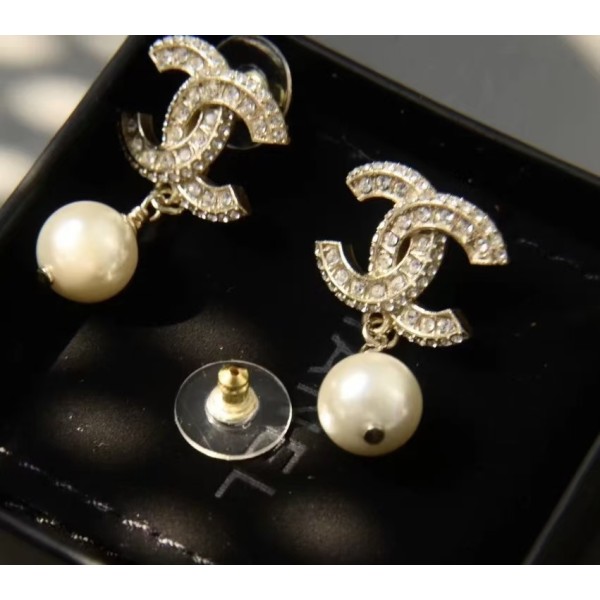 Classic brand Chanel earrings factory direct sales with free shipping 