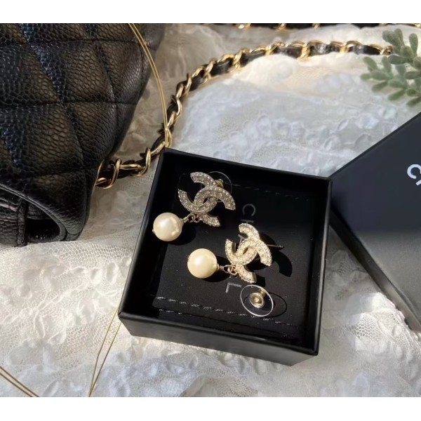 Classic brand Chanel earrings factory direct sales with free shipping