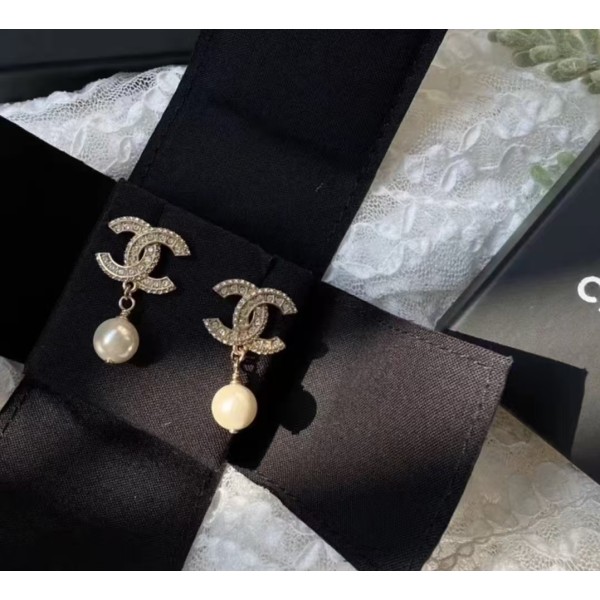 Classic brand Chanel earrings factory direct sales with free shipping