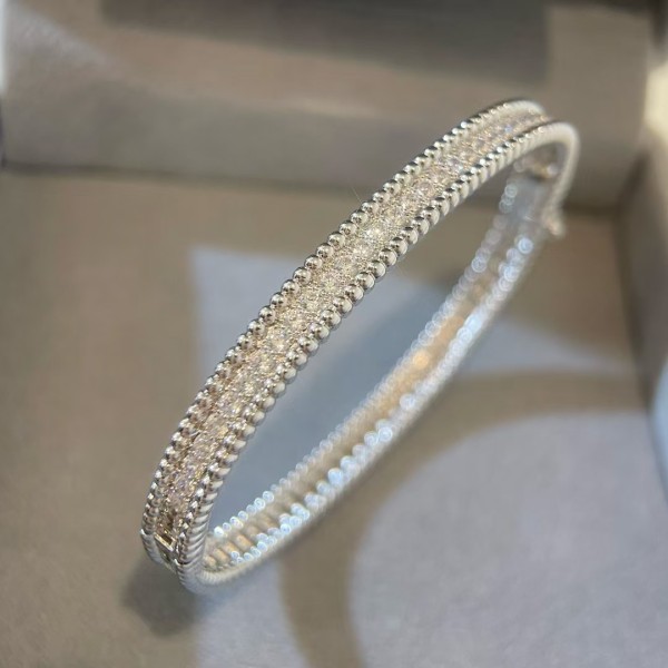 Classic Brand Van Cleef&Arpels A Row of Diamond Bracelets Factory Direct Sales Free Shipping