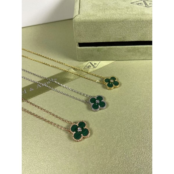 High Quality Classic Clover Diamond Necklace for Women with Natural Gemstone 15mm Pendant Necklace Wedding and Engagement Accessorie